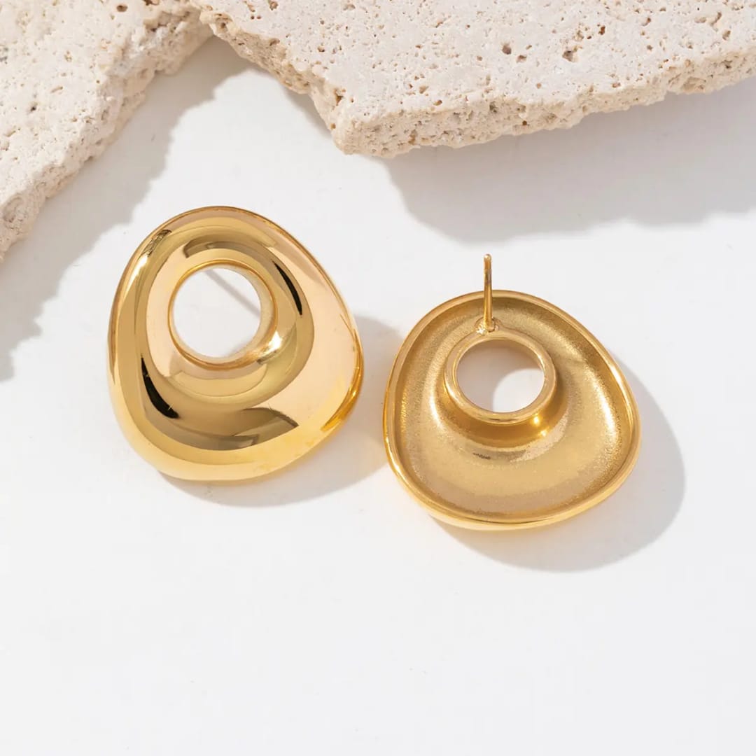 Trendy 18K Hoop Earrings - Image 2